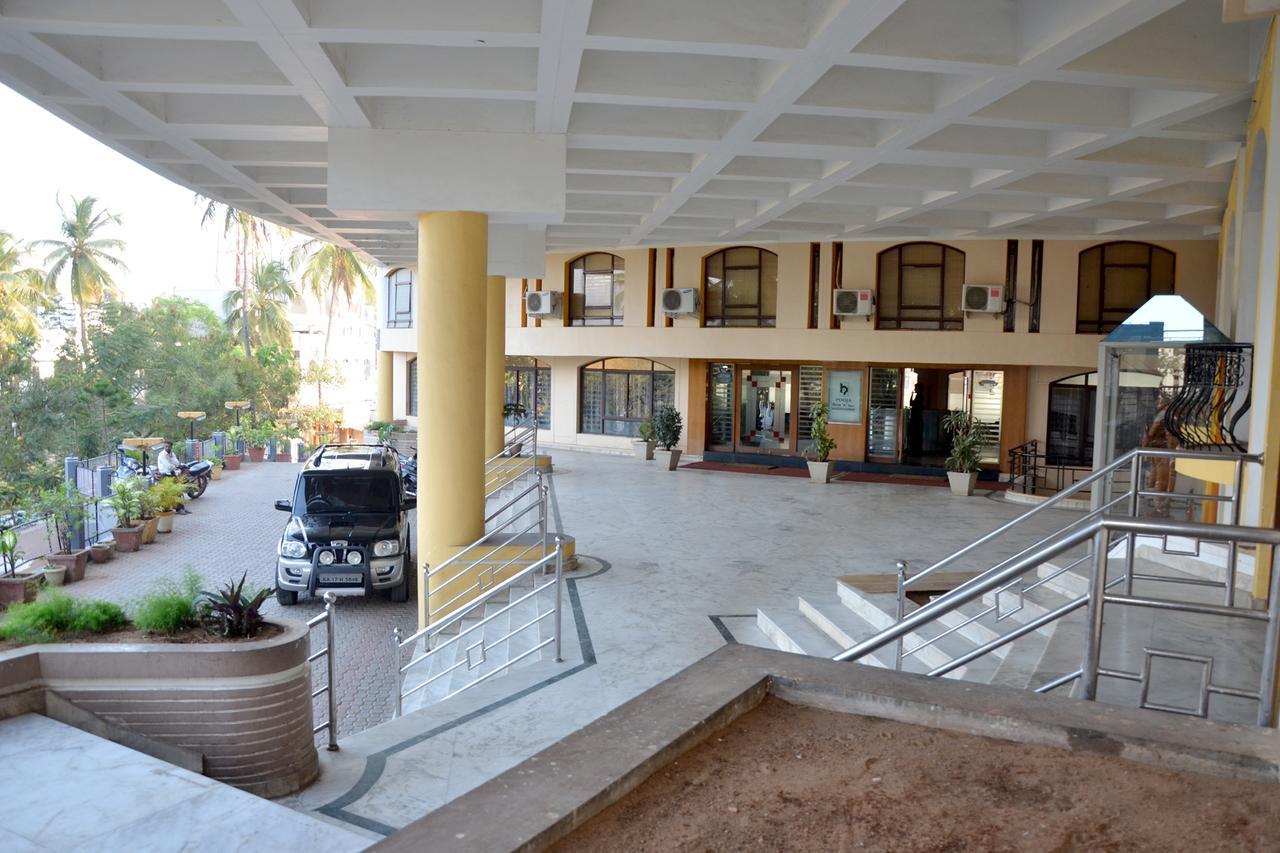 Hotel Pooja International Dawangere Zewnętrze zdjęcie